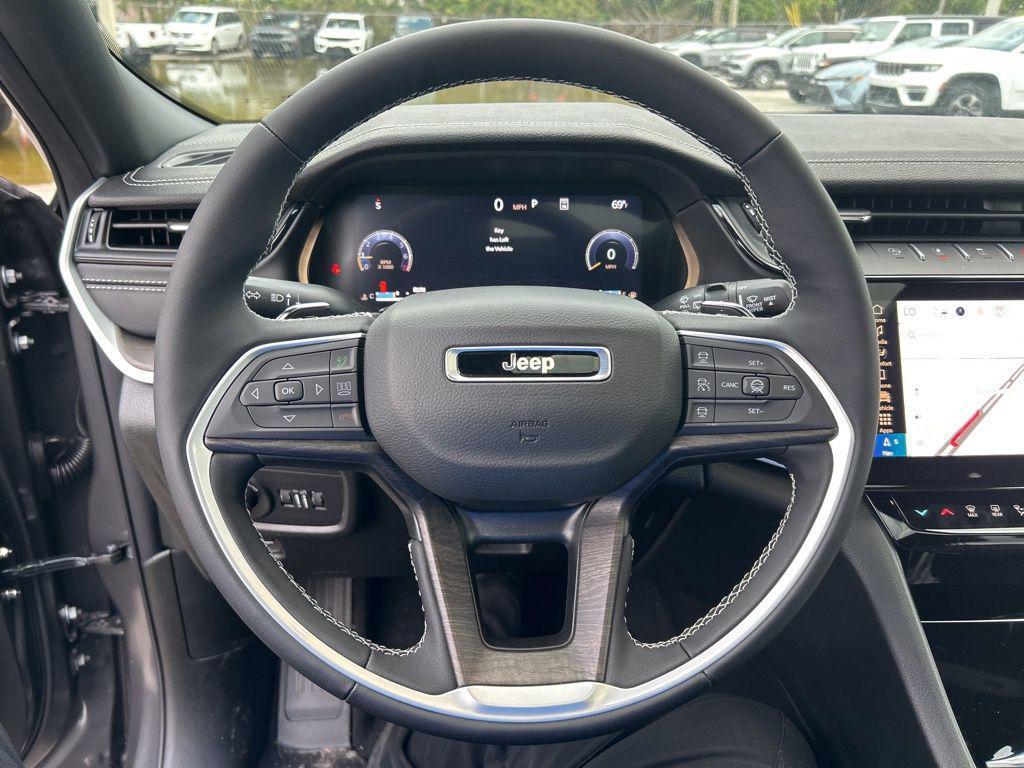 new 2026 Jeep Grand Cherokee car, priced at $43,875