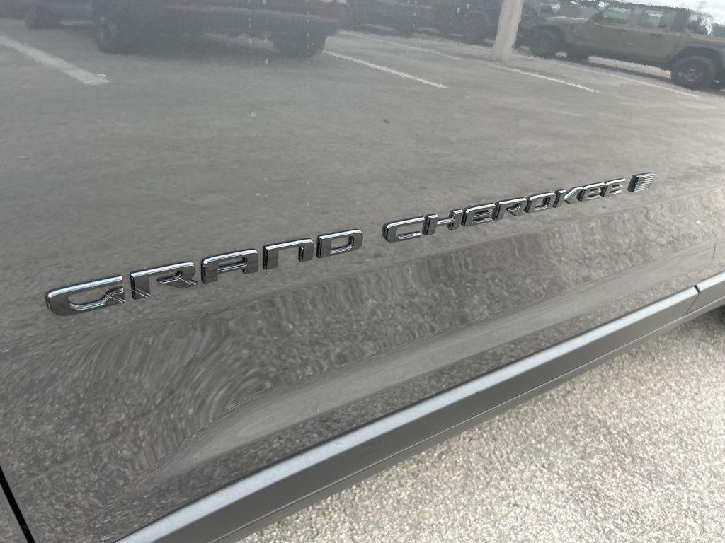 new 2026 Jeep Grand Cherokee car, priced at $43,875