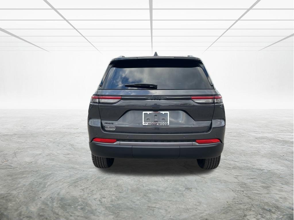 new 2026 Jeep Grand Cherokee car, priced at $43,875