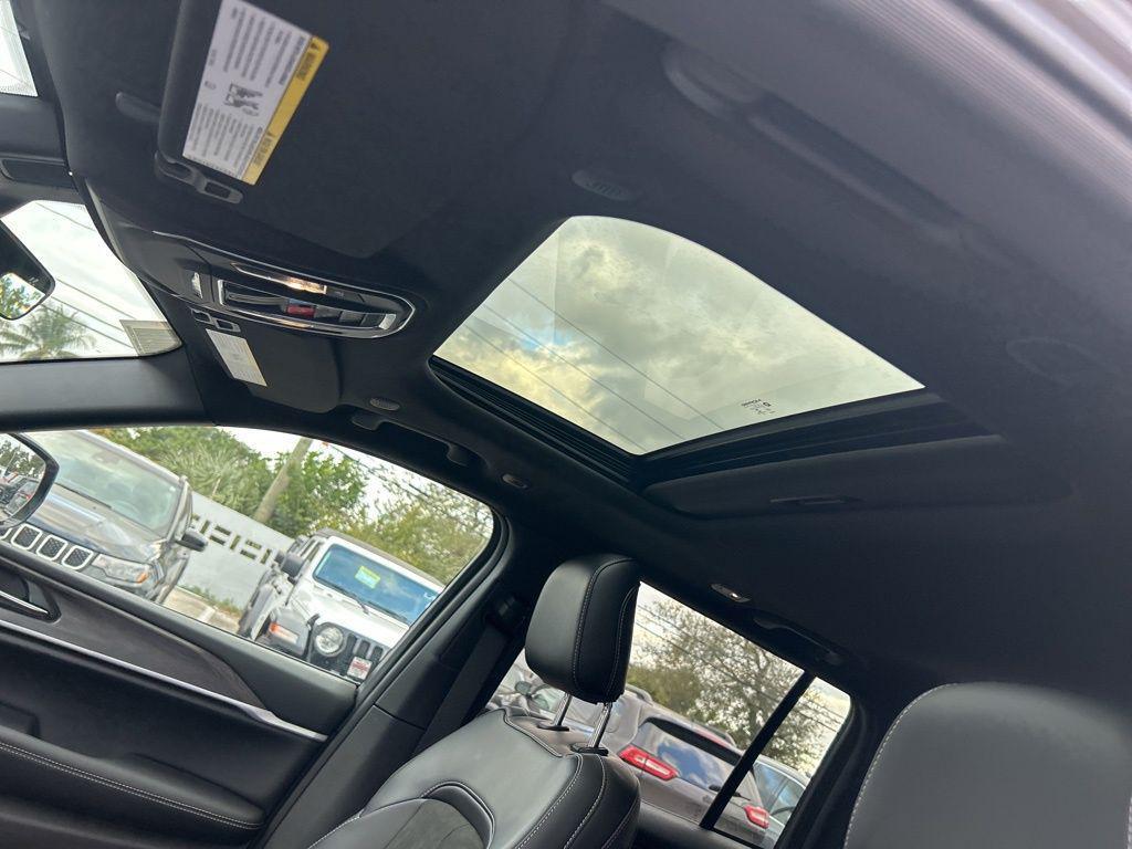 new 2026 Jeep Grand Cherokee car, priced at $43,875