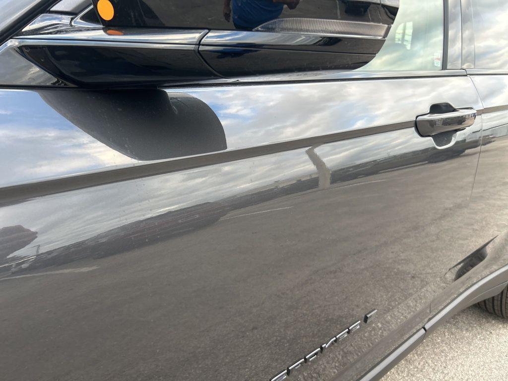 new 2026 Jeep Grand Cherokee car, priced at $43,875