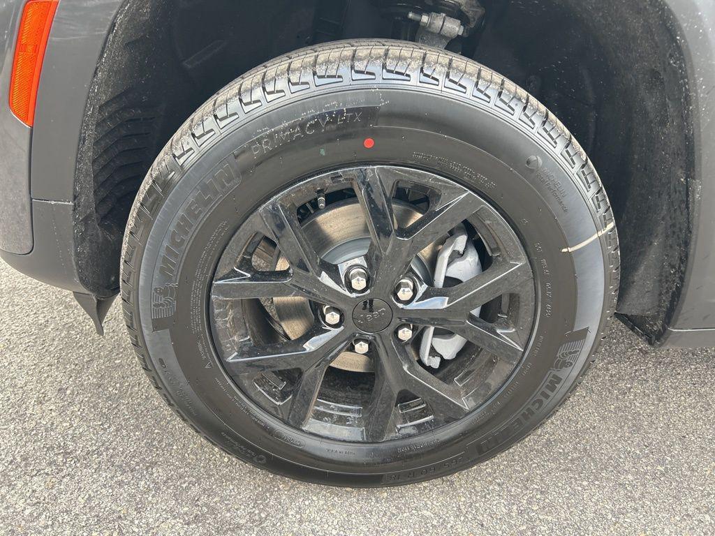 new 2026 Jeep Grand Cherokee car, priced at $43,875