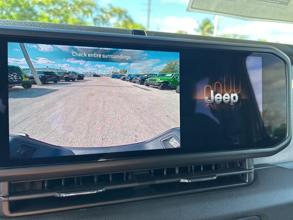 new 2025 Jeep Gladiator car, priced at $36,745