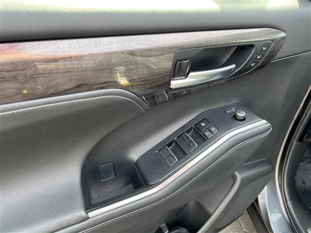 used 2024 Toyota Highlander Hybrid car, priced at $47,499