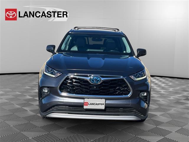 used 2021 Toyota Highlander Hybrid car, priced at $35,998