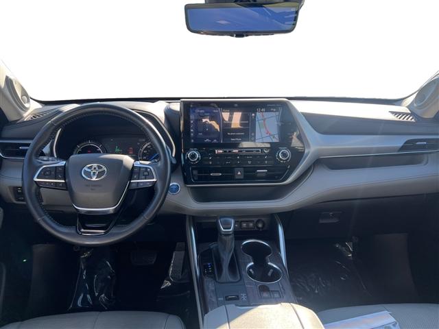 used 2021 Toyota Highlander Hybrid car, priced at $35,998