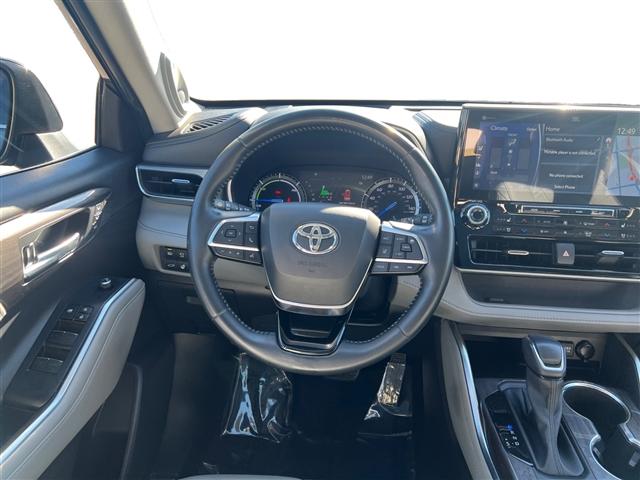 used 2021 Toyota Highlander Hybrid car, priced at $35,998