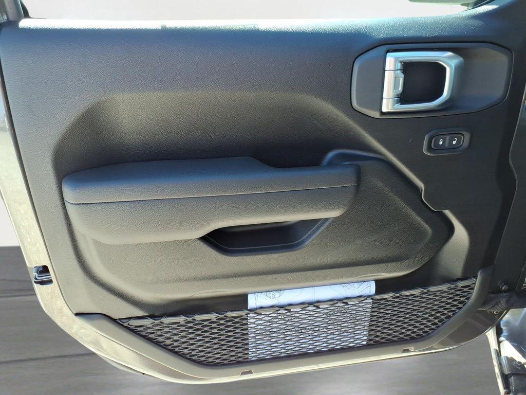 new 2026 Jeep Gladiator car, priced at $35,196