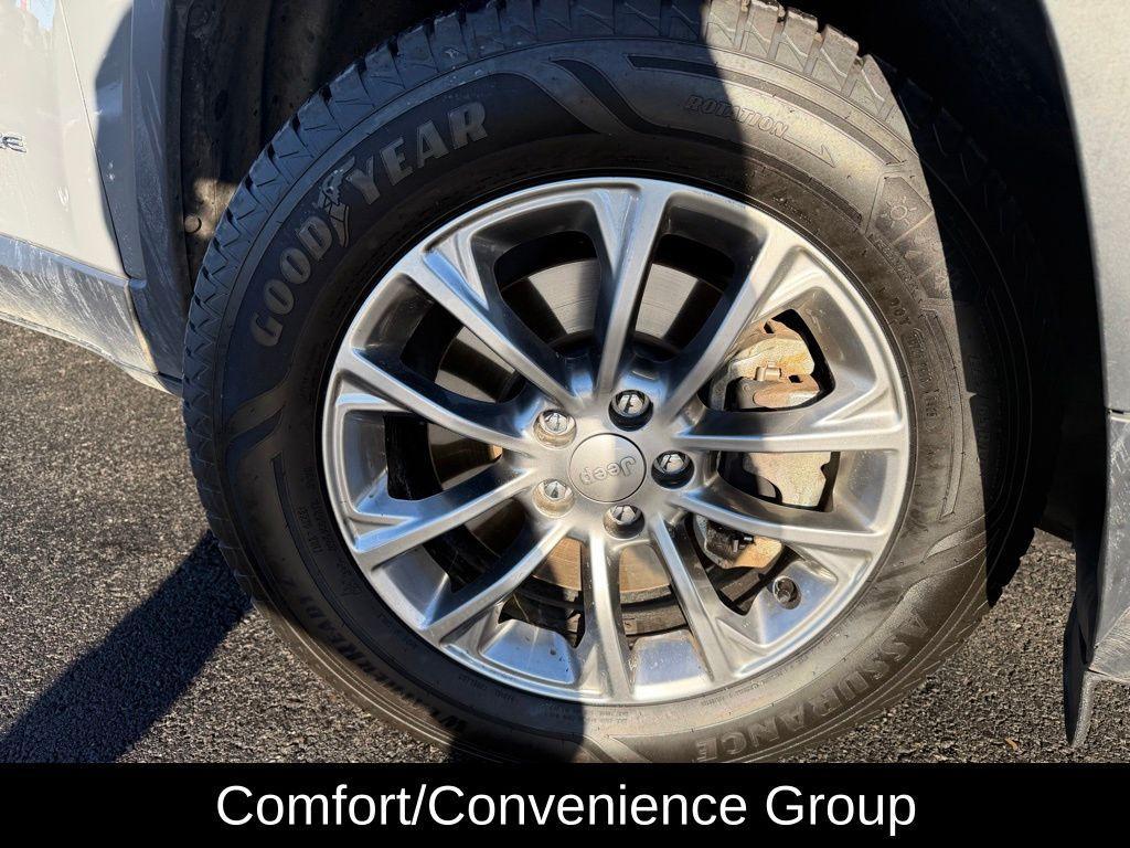 used 2021 Jeep Cherokee car, priced at $17,542