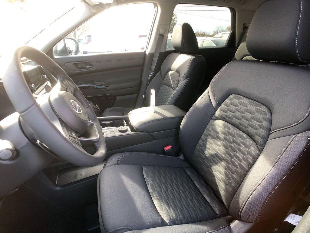 new 2025 Nissan Pathfinder car, priced at $37,375