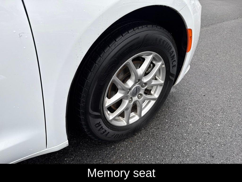 used 2024 Chrysler Pacifica car, priced at $27,942