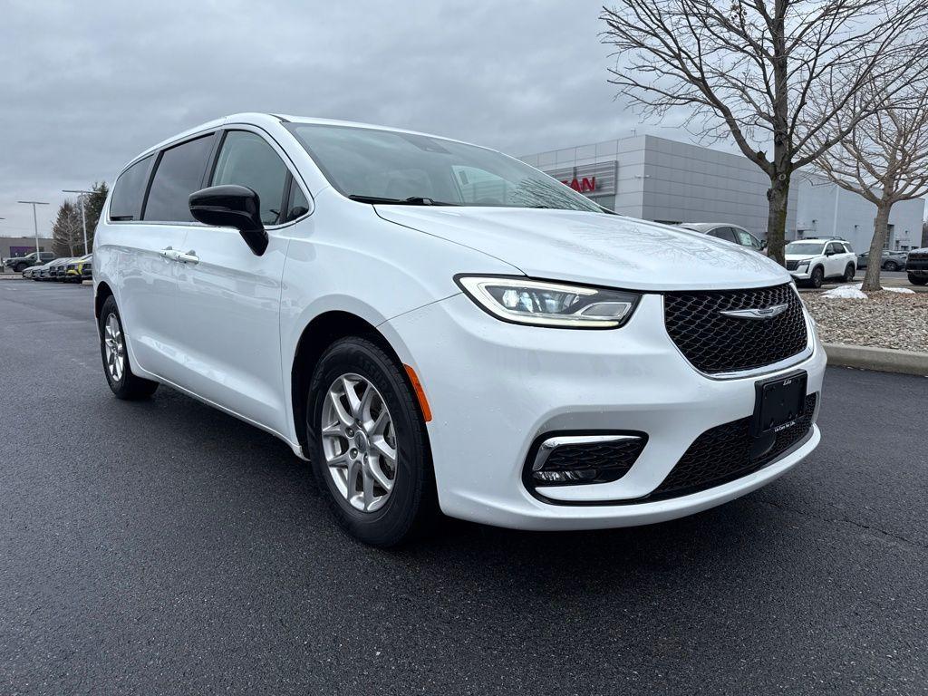 used 2024 Chrysler Pacifica car, priced at $27,942