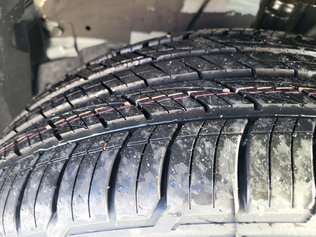 new 2025 Nissan Pathfinder car, priced at $39,825