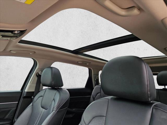 used 2023 Kia Sorento car, priced at $28,220