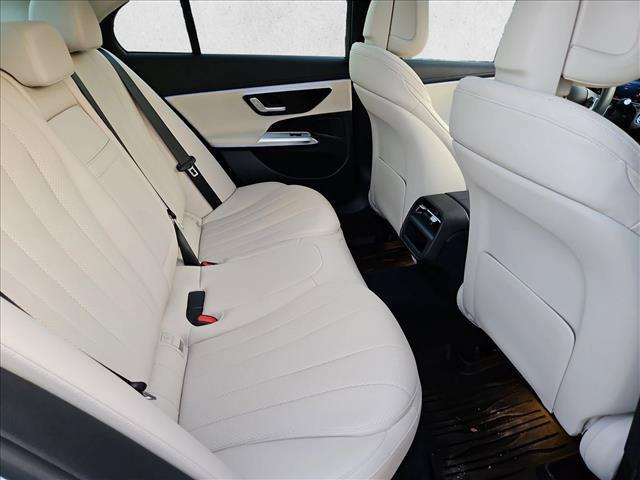 Mercedes-Benz E-Class view 21