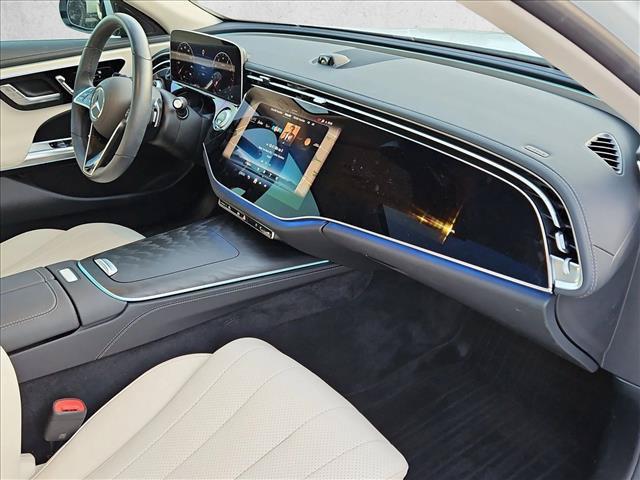 Mercedes-Benz E-Class view 23