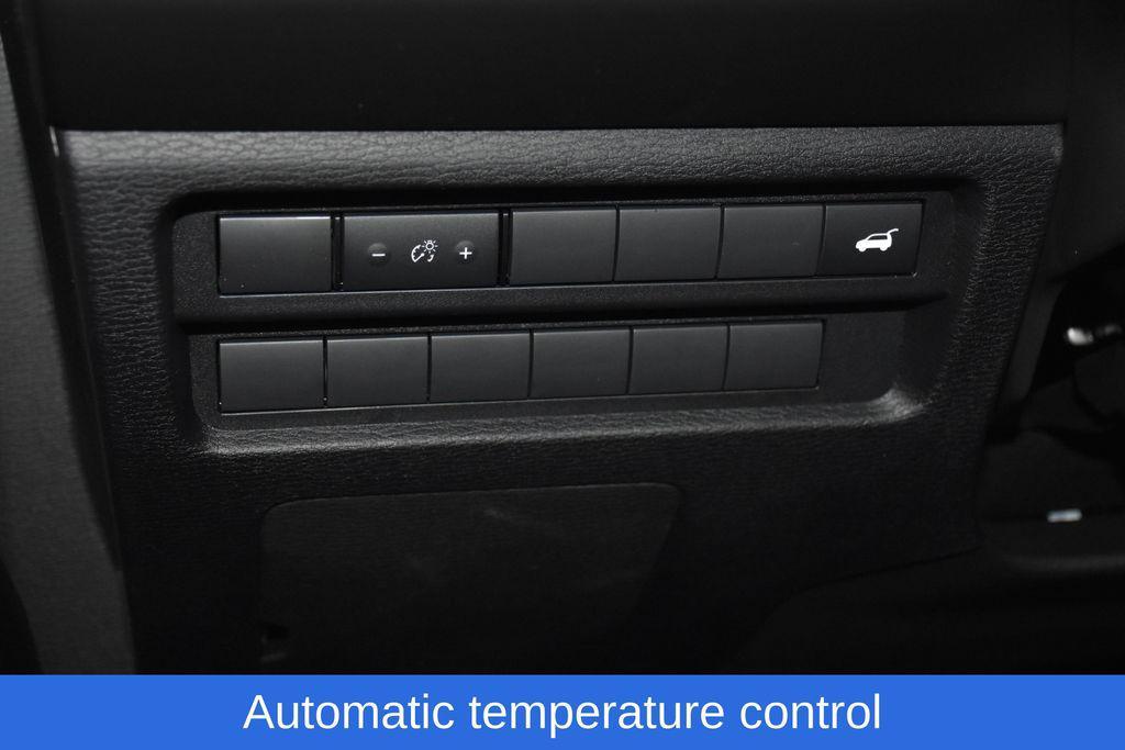 new 2025 Mitsubishi Outlander car, priced at $31,318