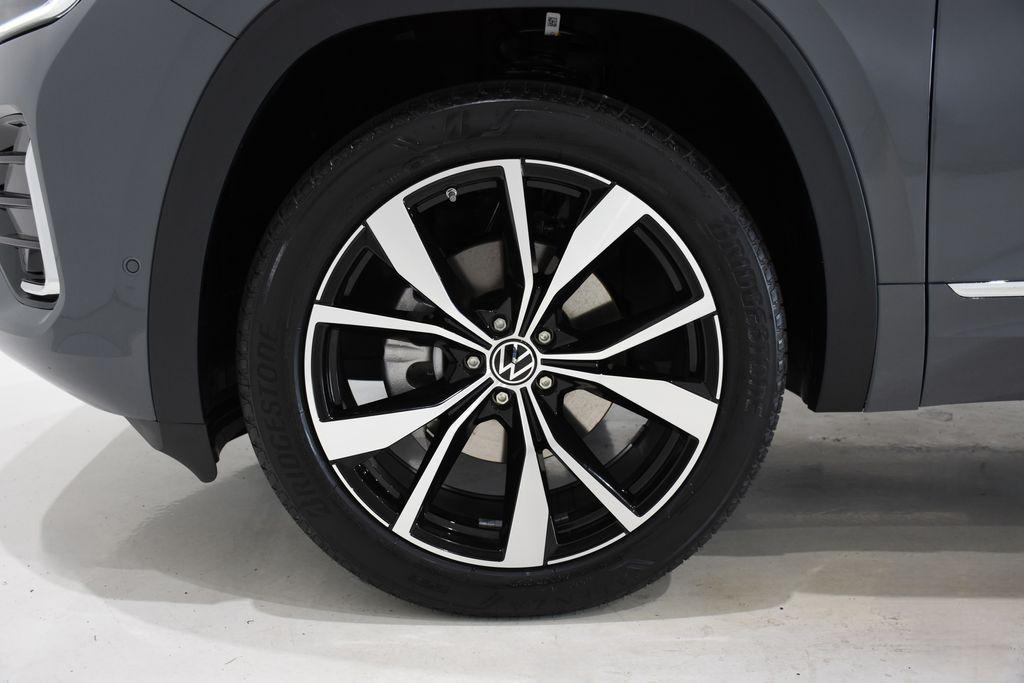 new 2026 Volkswagen Atlas car, priced at $52,268