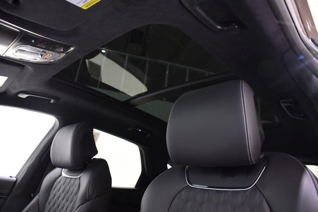 new 2025 Genesis GV70 car, priced at $59,999