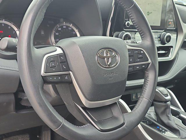 used 2024 Toyota Highlander car, priced at $34,250