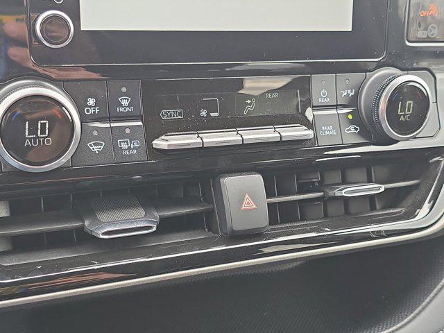 used 2024 Toyota Highlander car, priced at $34,250