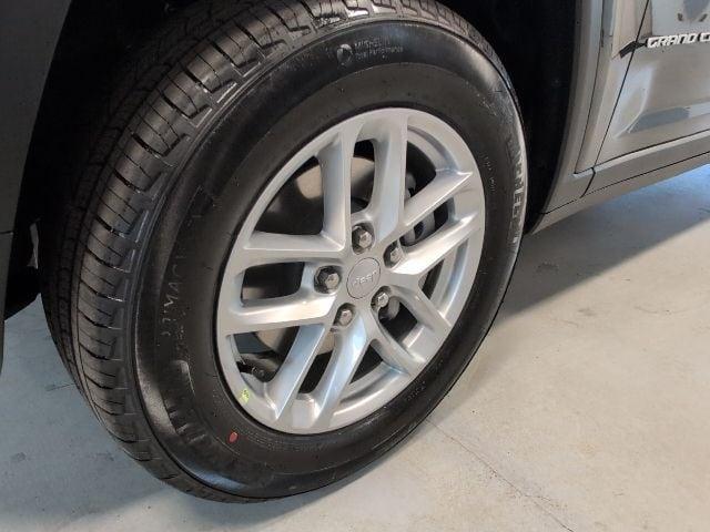 new 2025 Jeep Grand Cherokee car, priced at $37,915