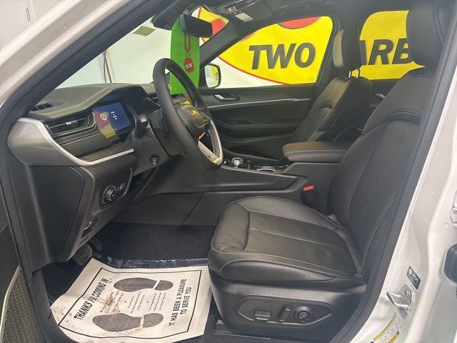 new 2026 Jeep Grand Cherokee car, priced at $53,980