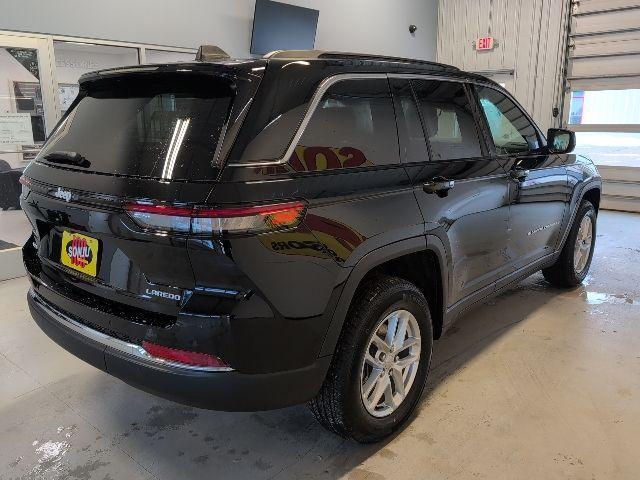 new 2026 Jeep Grand Cherokee car, priced at $46,075