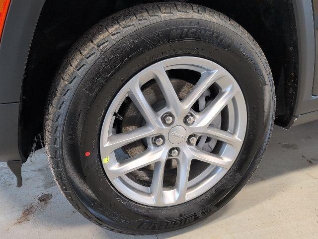 new 2026 Jeep Grand Cherokee car, priced at $46,075