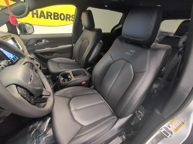 new 2026 Chrysler Pacifica car