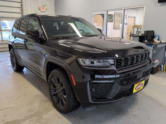 new 2026 Jeep Grand Cherokee car, priced at $54,995