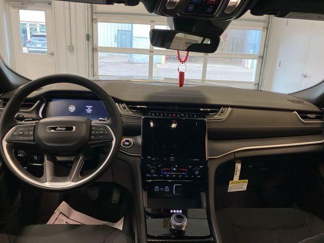 used 2025 Jeep Grand Cherokee car, priced at $35,938