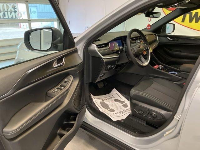 used 2025 Jeep Grand Cherokee car, priced at $35,938