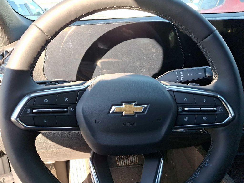 new 2025 Chevrolet Equinox car, priced at $33,575