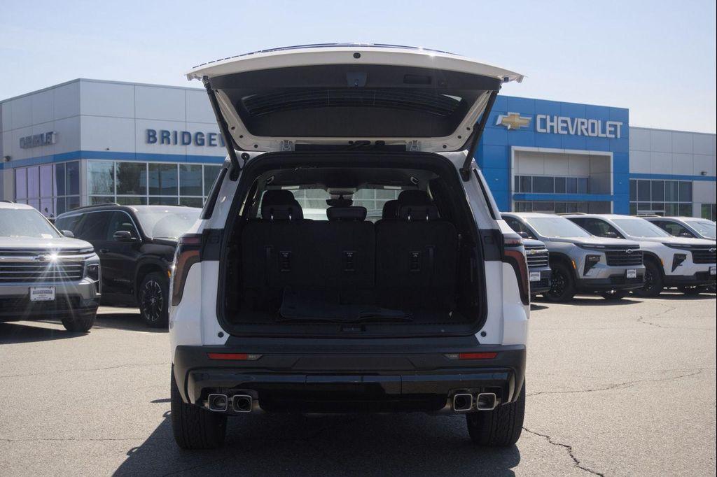 new 2026 Chevrolet Traverse car, priced at $47,805