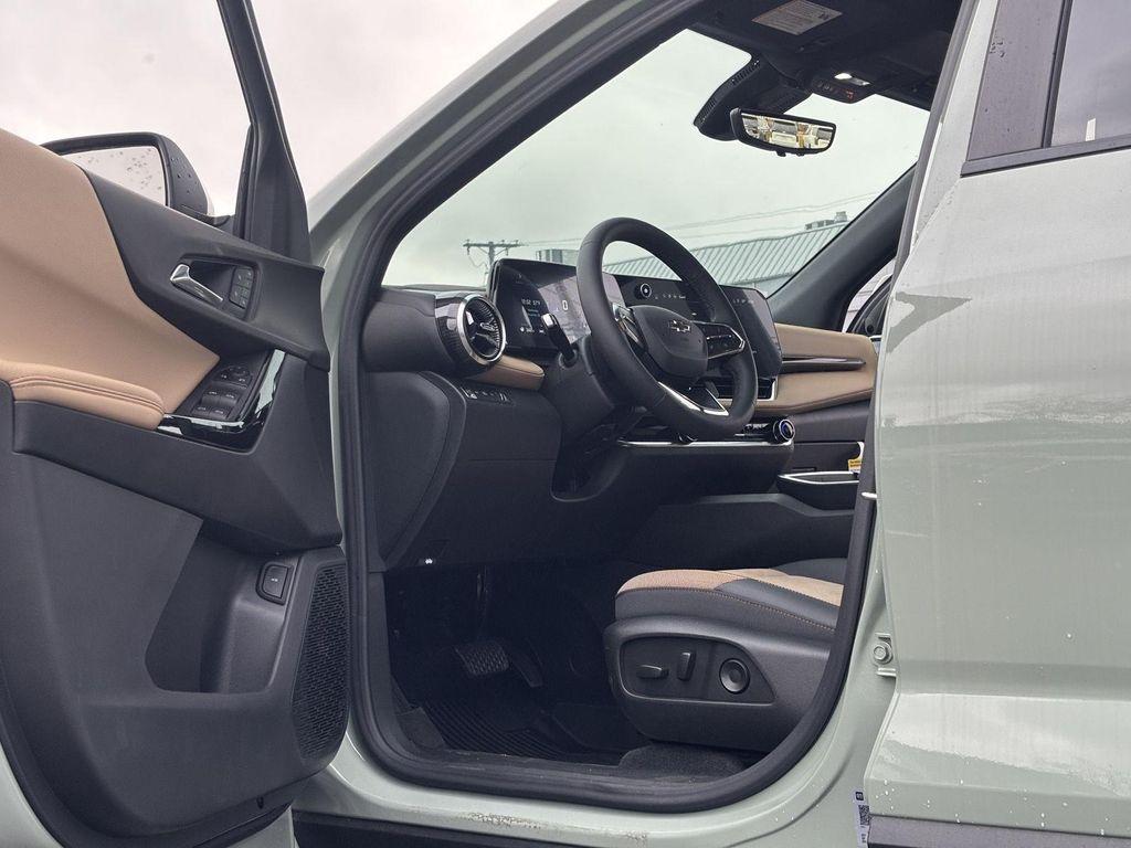 new 2026 Chevrolet Equinox car, priced at $37,615