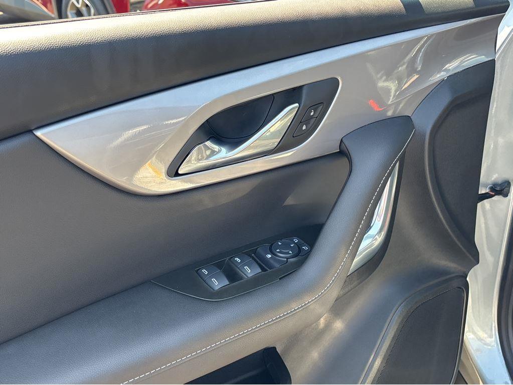 new 2025 Chevrolet Blazer car, priced at $37,009