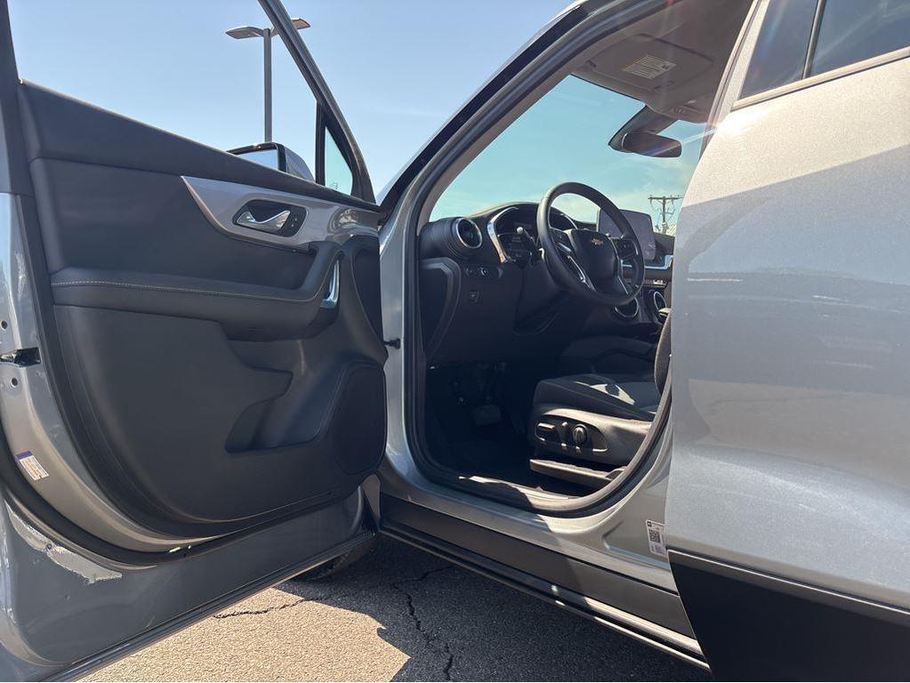 new 2025 Chevrolet Blazer car, priced at $37,009
