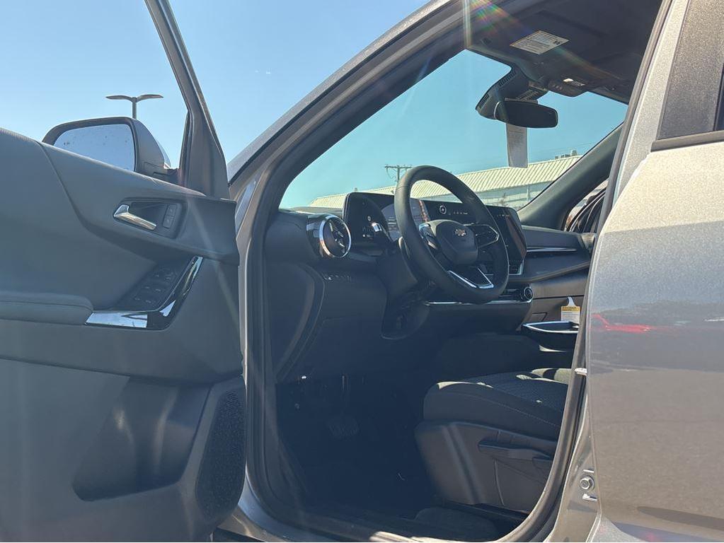 new 2026 Chevrolet Equinox car, priced at $32,815