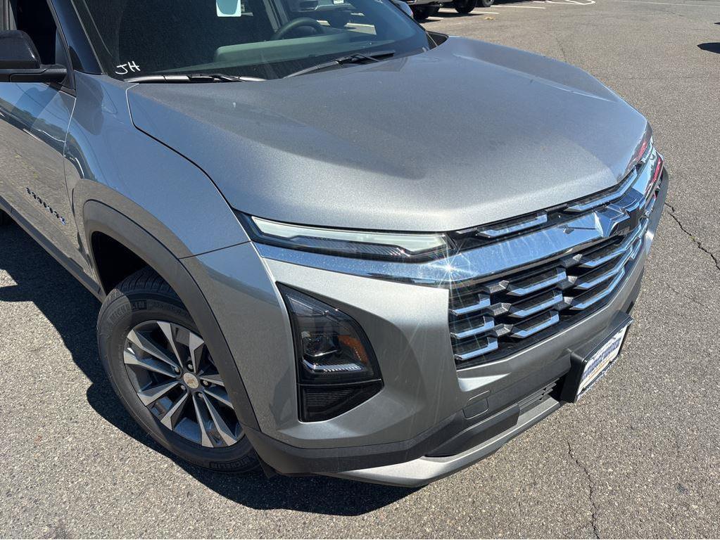 new 2026 Chevrolet Equinox car, priced at $32,815