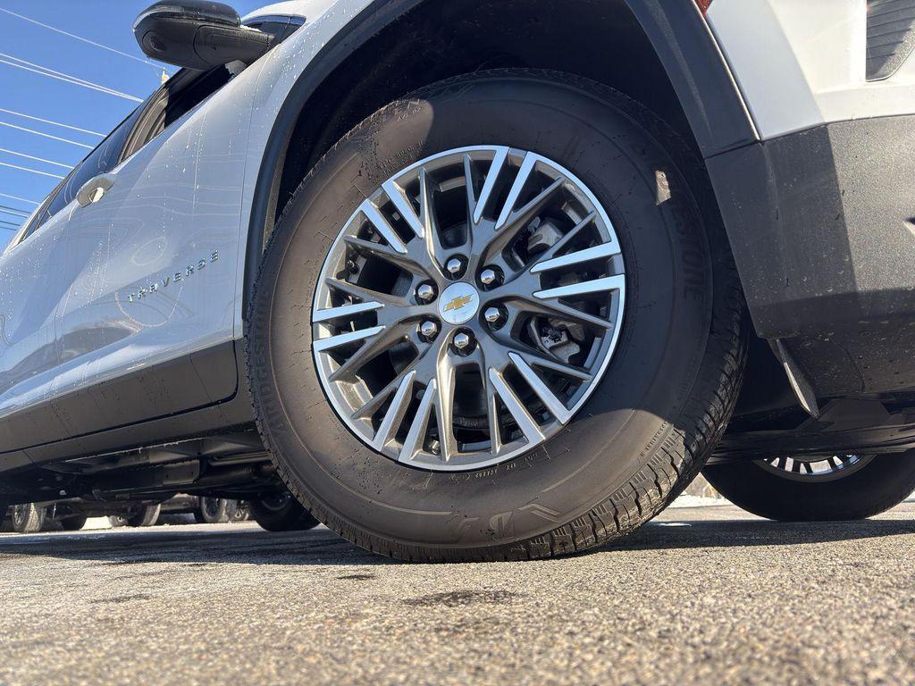 new 2026 Chevrolet Traverse car, priced at $44,717