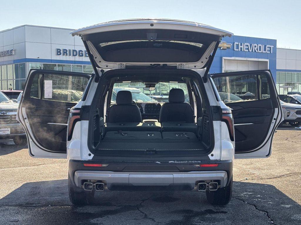 new 2026 Chevrolet Traverse car, priced at $44,717