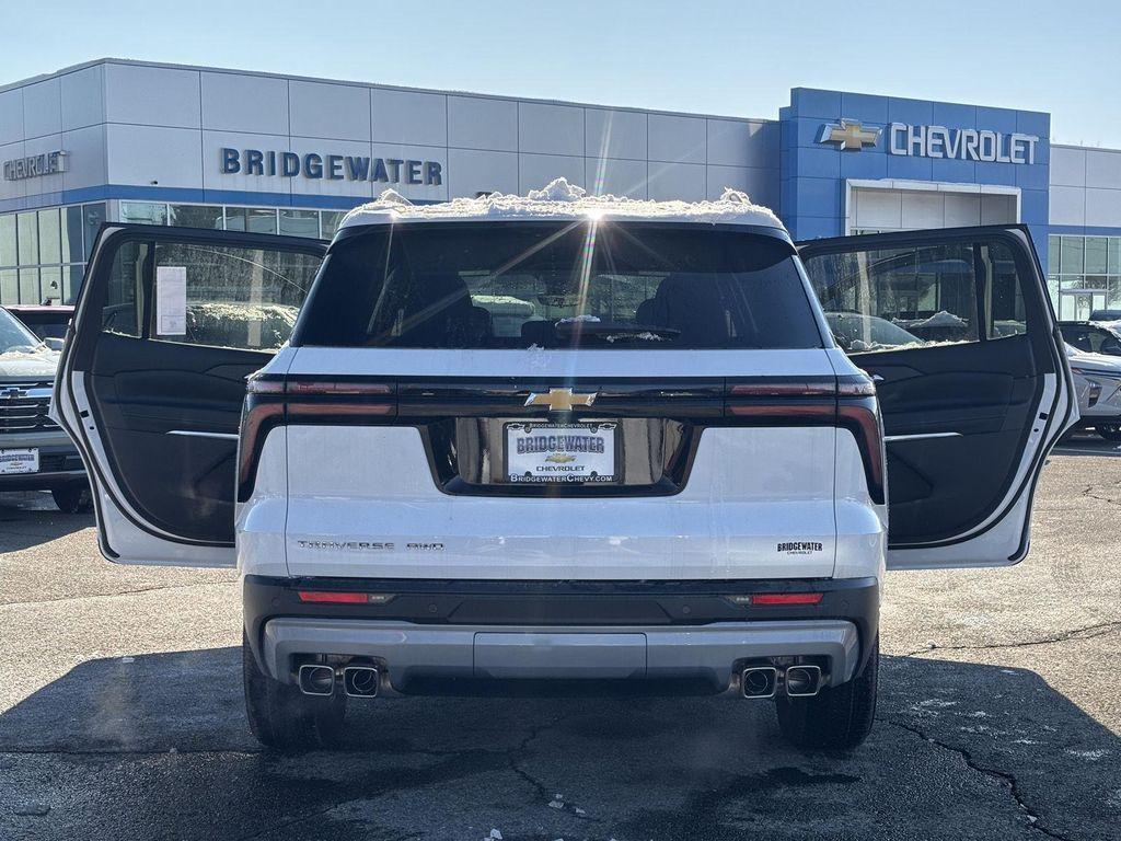 new 2026 Chevrolet Traverse car, priced at $44,717