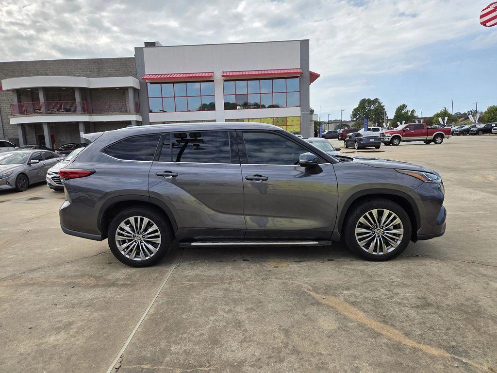 used 2021 Toyota Highlander car, priced at $27,520