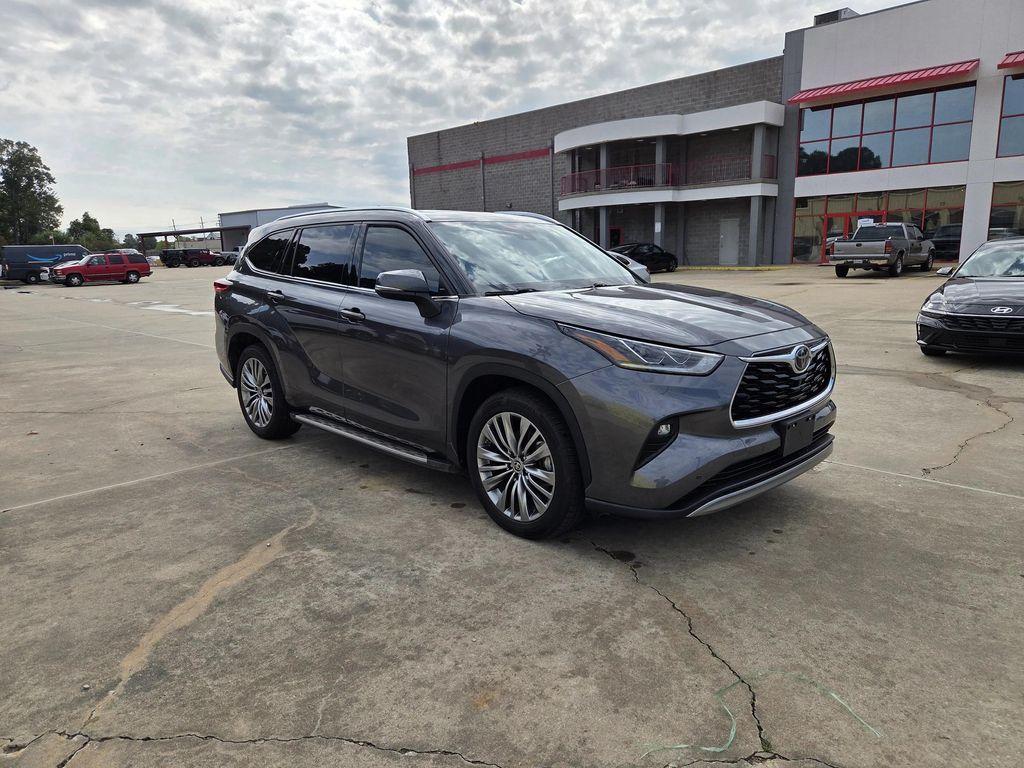used 2021 Toyota Highlander car, priced at $27,520