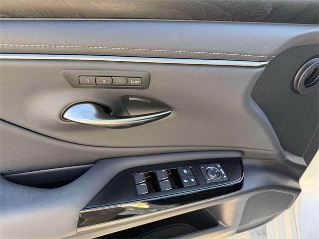 used 2024 Lexus ES 350 car, priced at $39,000