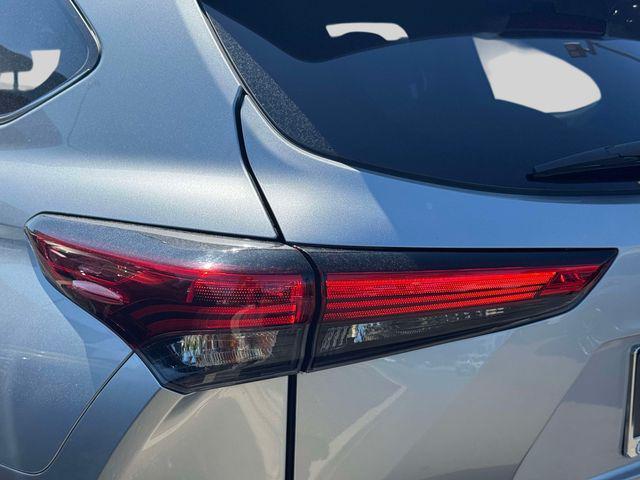 used 2022 Toyota Highlander car, priced at $38,175