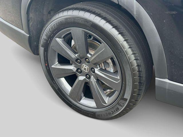used 2025 Honda Pilot car, priced at $40,175