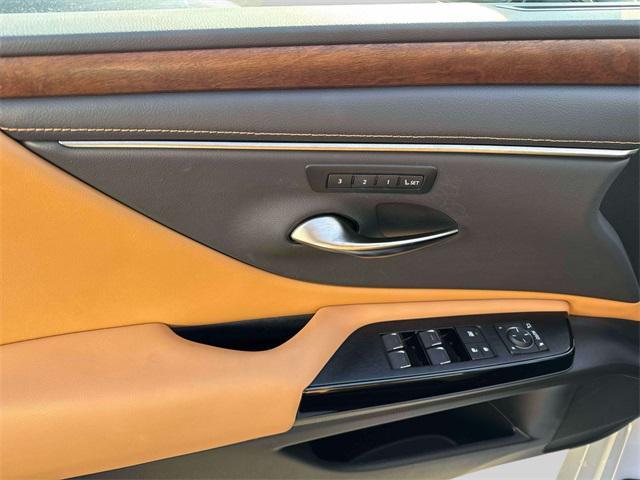 used 2023 Lexus ES 350 car, priced at $39,000
