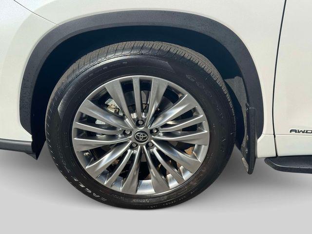 used 2025 Toyota Highlander Hybrid car, priced at $55,175